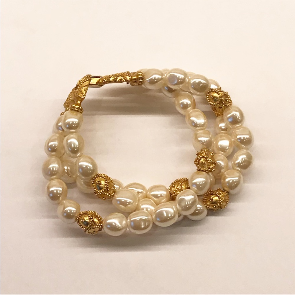 Fabulous Faux Pearl + Gold Bracelet - Picture 8 of 8